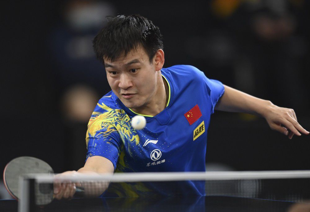 　　从上世纪八十年月中期以张艺谋、陈凯歌代表第五代起头，人物史诗就是为中国艺术片子在国际上争得莫年夜声誉的题材，而且在九十年月初，跟着《在世》和《霸王别姬》在法国戛纳双双获奖而到达一个光辉的巅峰。